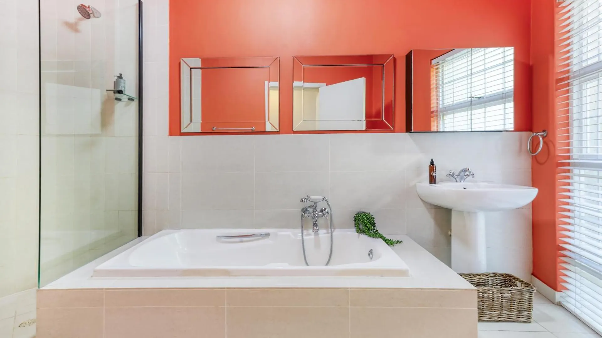 Backup Powered Table Mountain Family Retreat Villa Cape Town